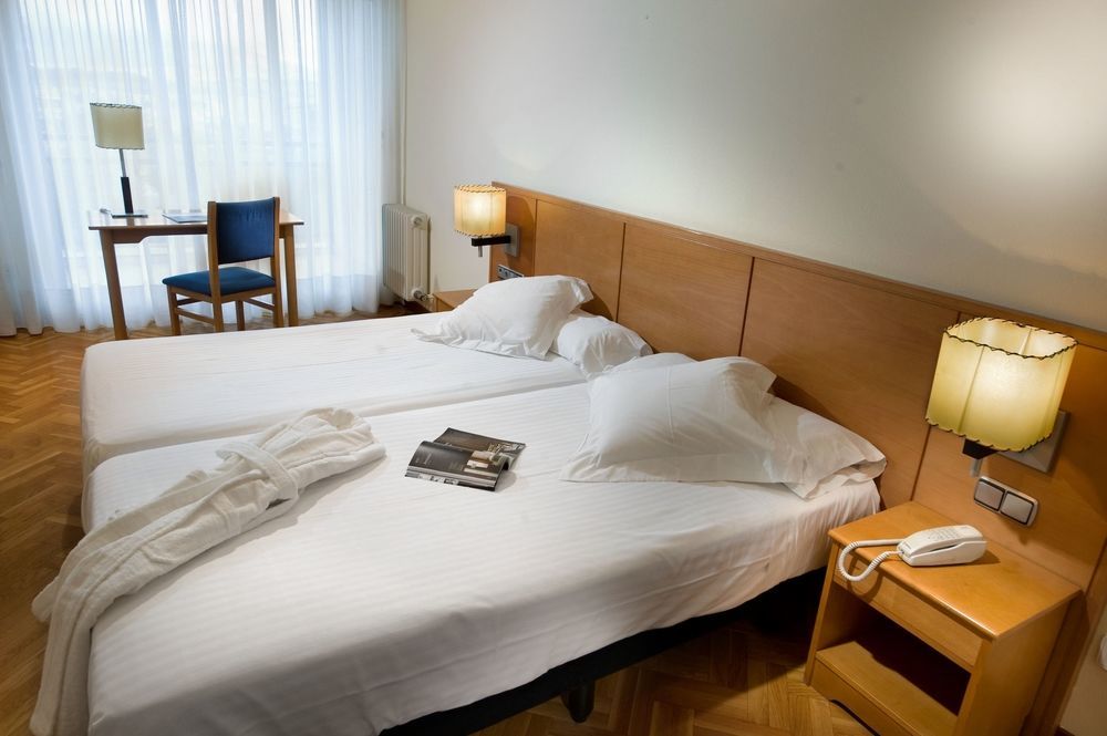 Suites Sercotel Mirasierra Pamplona Exterior foto